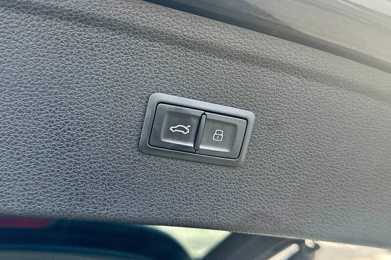 2018 Audi Q5 2.0T quattro Premium Plus