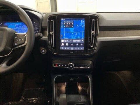 2025 Volvo XC40 B5 Core Bright Theme