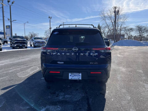 2022 Nissan Pathfinder SV