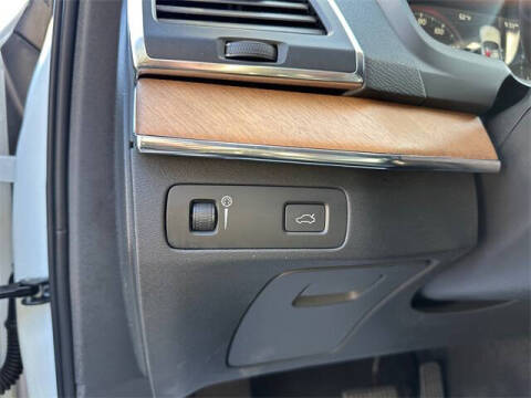 2021 Volvo XC90 T6 Momentum 7-Passenger