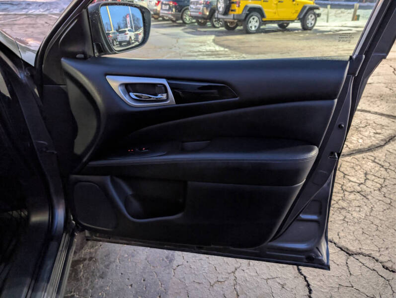 2019 Nissan Pathfinder SV