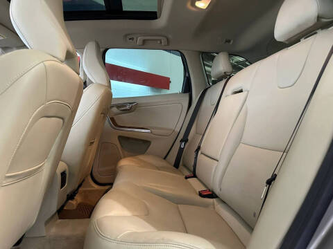 2015 Volvo XC60 T5 Drive-E Platinum