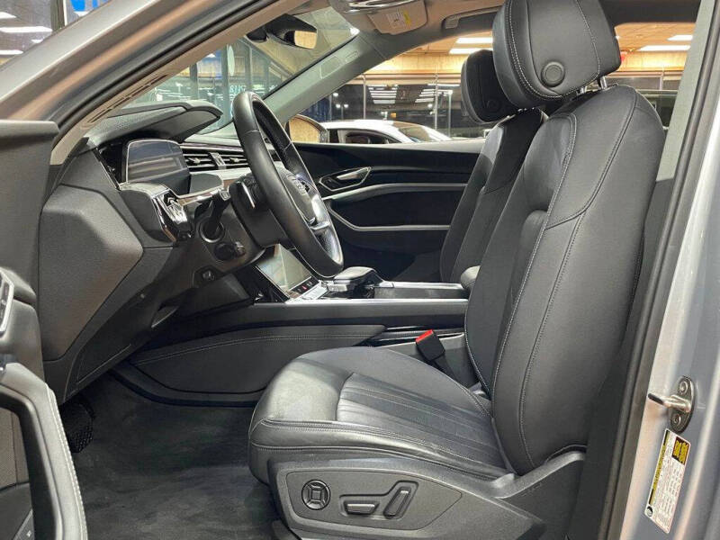 2022 Audi e-tron quattro Premium Plus