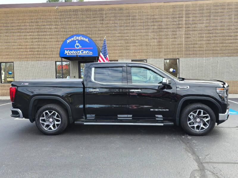 Used 2022 GMC Sierra 1500 SLT with VIN 3GTUUDELXNG656919 for sale in Hudson, NH