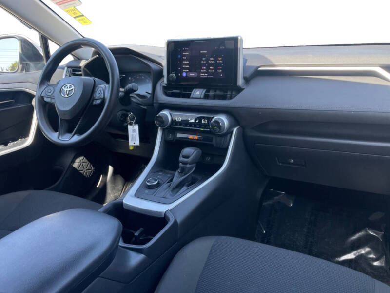 2023 Toyota RAV4 Hybrid LE