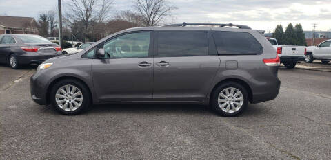 2013 Toyota Sienna LE 7-Passenger