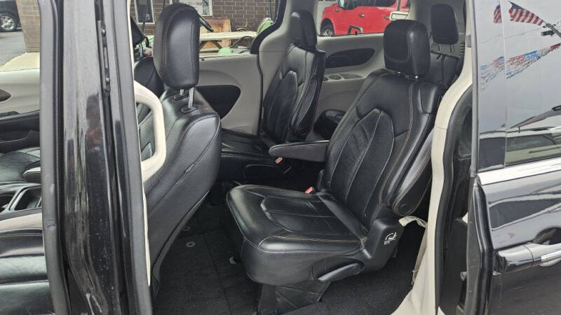 2017 Chrysler Pacifica Touring-L
