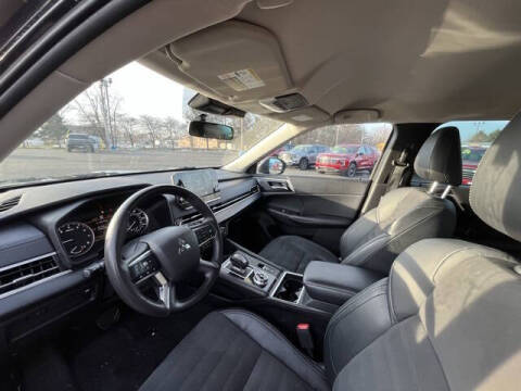 2023 Mitsubishi Outlander SE