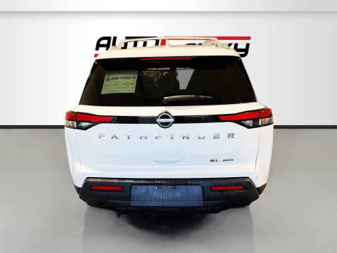 2023 Nissan Pathfinder SL