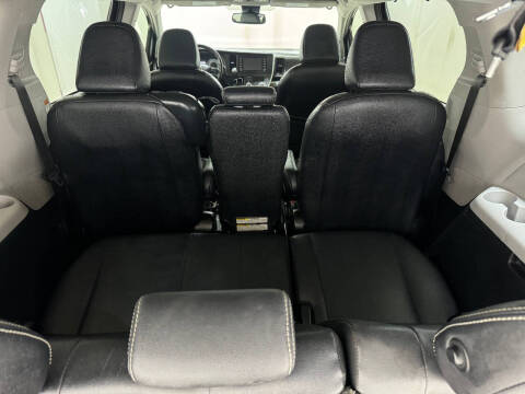 2018 Toyota Sienna SE Premium 8-Passenger