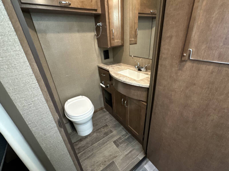 2019 Winnebago Outlook