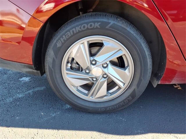 2024 Hyundai Elantra SE