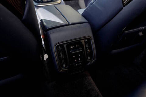 2025 Aston Martin DBX 707