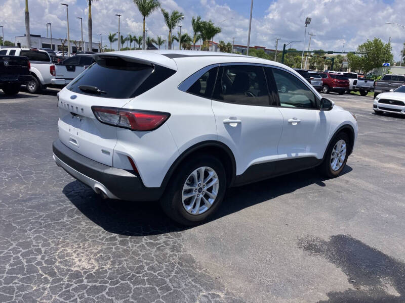 2020 Ford Escape SE
