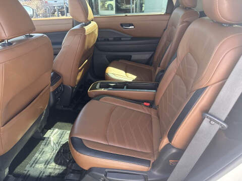 2022 Nissan Pathfinder Platinum