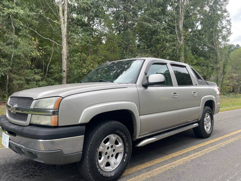 2005 Chevrolet Avalanche for sale at Priority One Auto Sales in Stokesdale NC