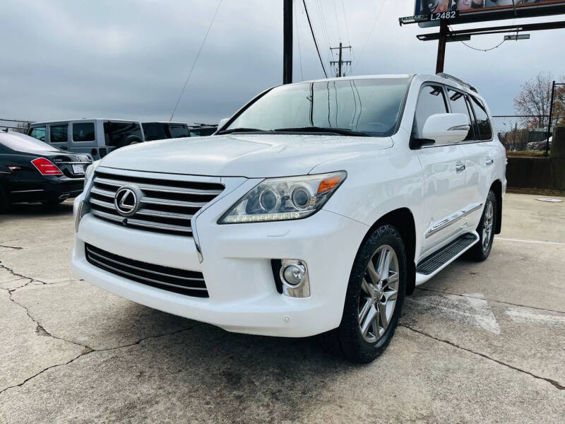 2013 Lexus LX 570 photo 2