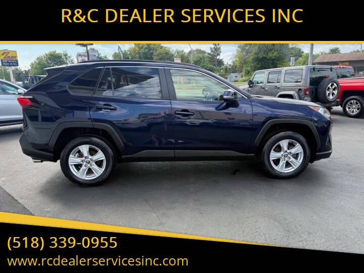 2021 Toyota RAV4 XLE's photo