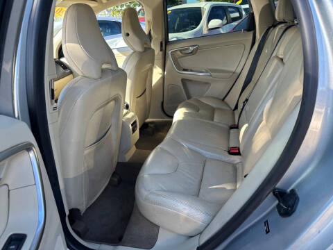 2012 Volvo XC60 3.2 Platinum