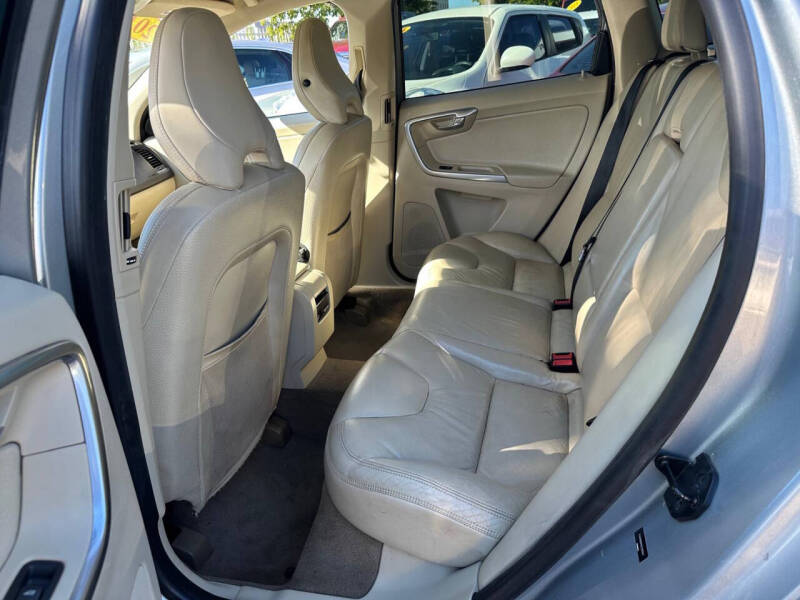 2012 Volvo XC60 3.2 Platinum