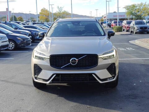 2025 Volvo XC60 B5 Core Dark Theme