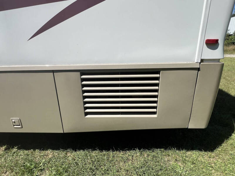 2001 Winnebago Journey 36L