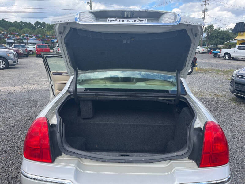 2007 Lincoln Town Car Signature Limited photo 18