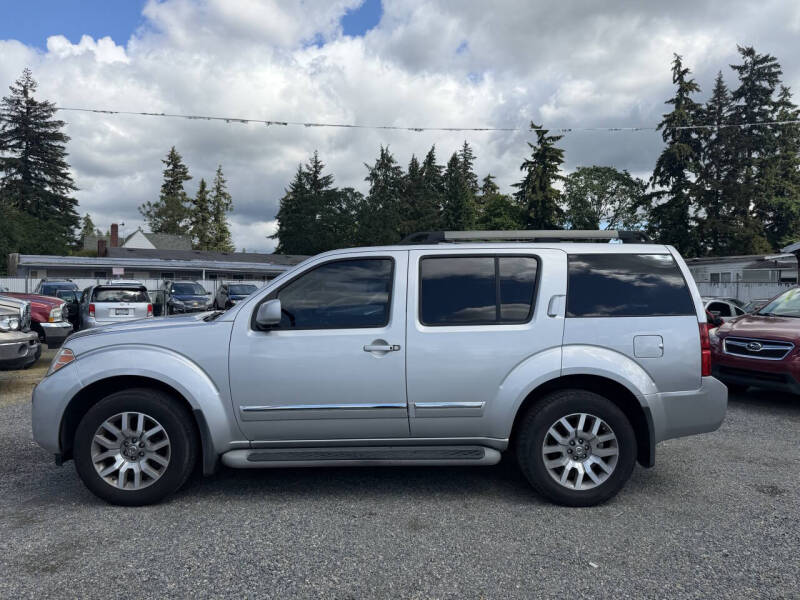 2012 Nissan Pathfinder LE