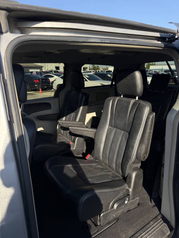 2014 Chrysler Town and Country Touring