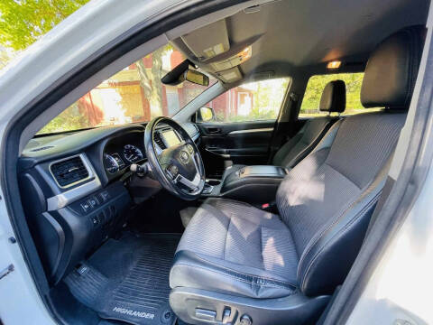 2017 Toyota Highlander LE Plus