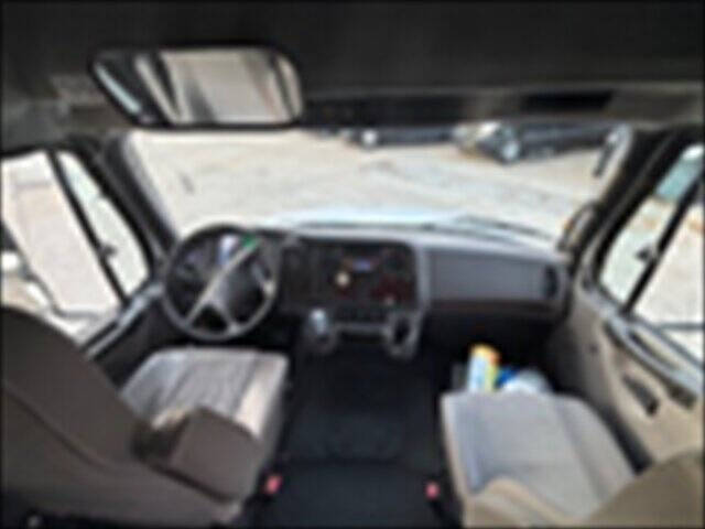 2017 Freightliner M2 106