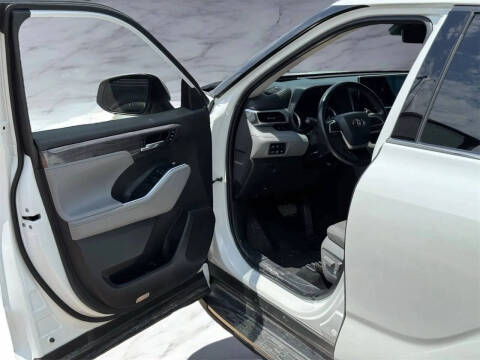 2022 Toyota Highlander Platinum