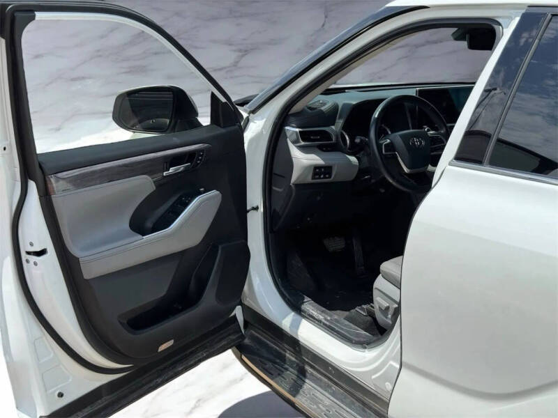 2022 Toyota Highlander Platinum