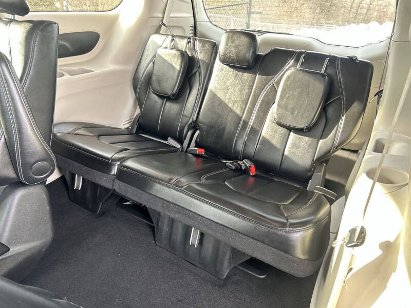 2024 Chrysler Pacifica Plug-In Hybrid Select