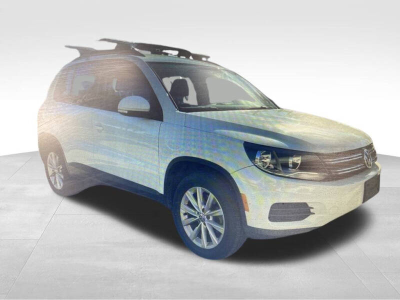Used 2017 Volkswagen Tiguan Limited Base with VIN WVGBV7AX8HK051191 for sale in Davie, FL