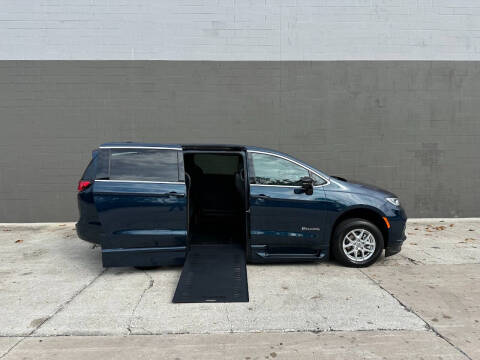 2025 Chrysler Pacifica Select