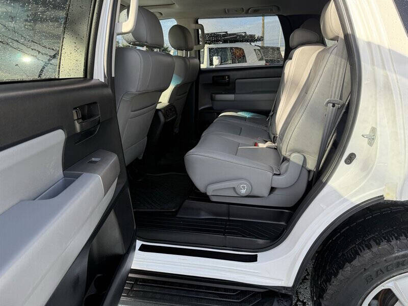 2016 Toyota Sequoia SR5