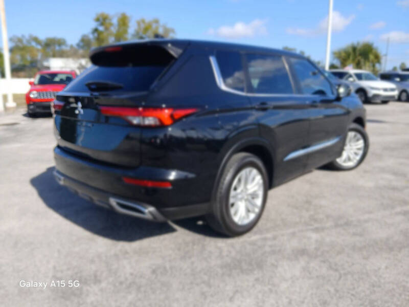 2022 Mitsubishi Outlander ES