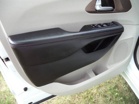 2017 Chrysler Pacifica Touring-L