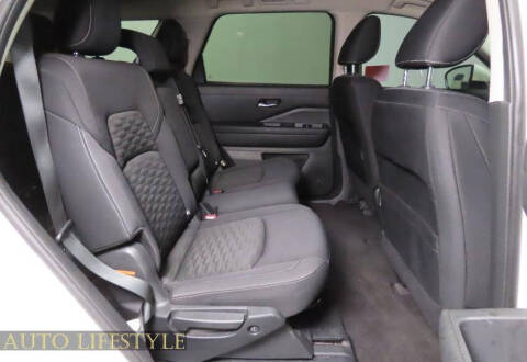 2022 Nissan Pathfinder SV