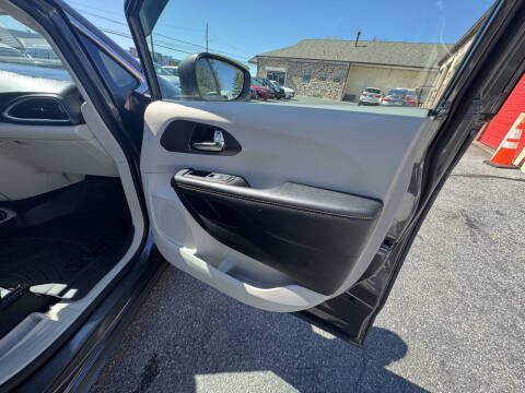 2017 Chrysler Pacifica Touring-L Plus