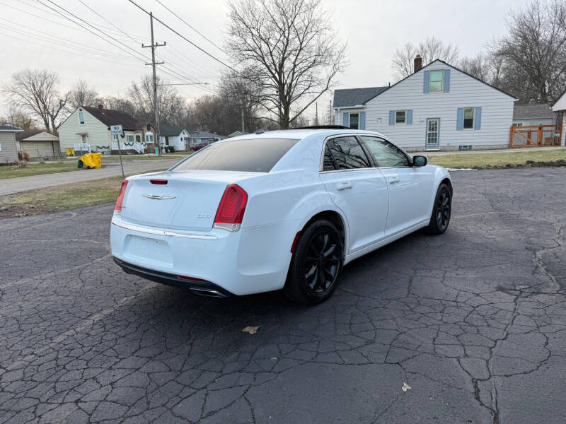 2016 Chrysler 300 Limited