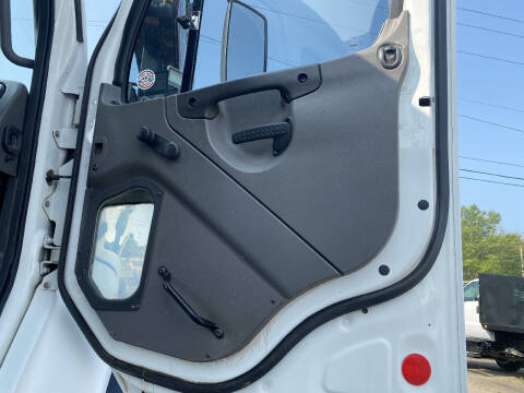 2007 Freightliner M2 106