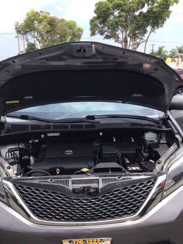 2016 Toyota Sienna SE Premium 8-Passenger