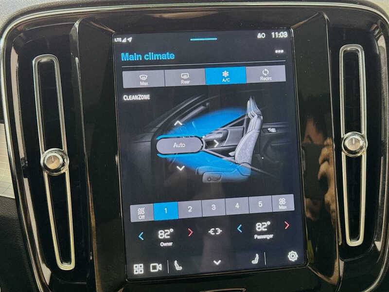 2025 Volvo XC40 B5 Core Bright Theme