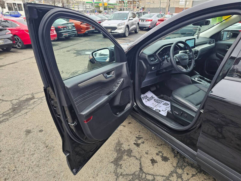 2022 Ford Escape SEL