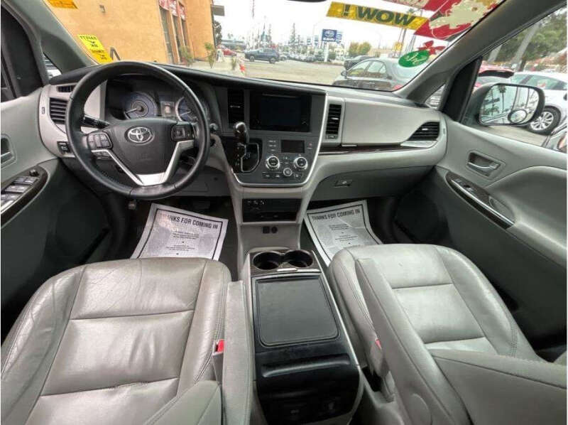 2016 Toyota Sienna