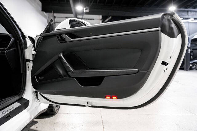 2020 Porsche 911 Carrera