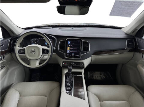 2019 Volvo XC90 T6 Momentum