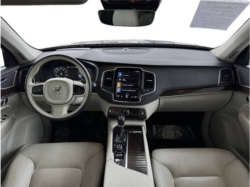 2019 Volvo XC90 T6 Momentum